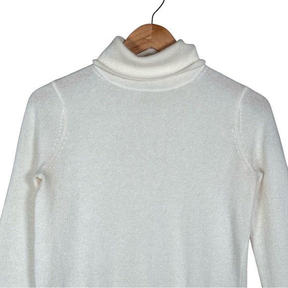 NEIMAN MARCUS The Cashmere Collection Minimalist Cashmere Turtleneck - Picture 4 of 7
